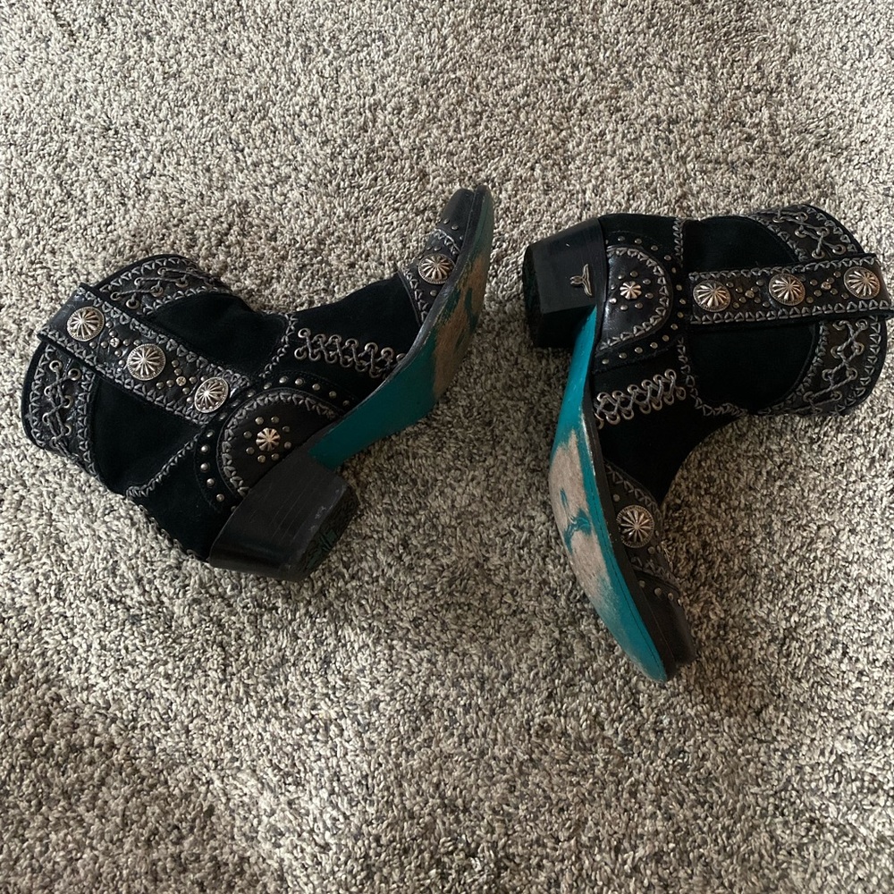 Lane booties